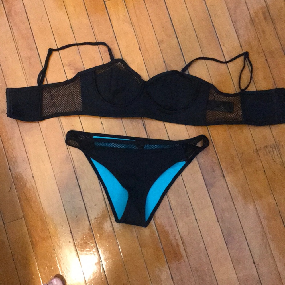 Kendall and Kylie bikini